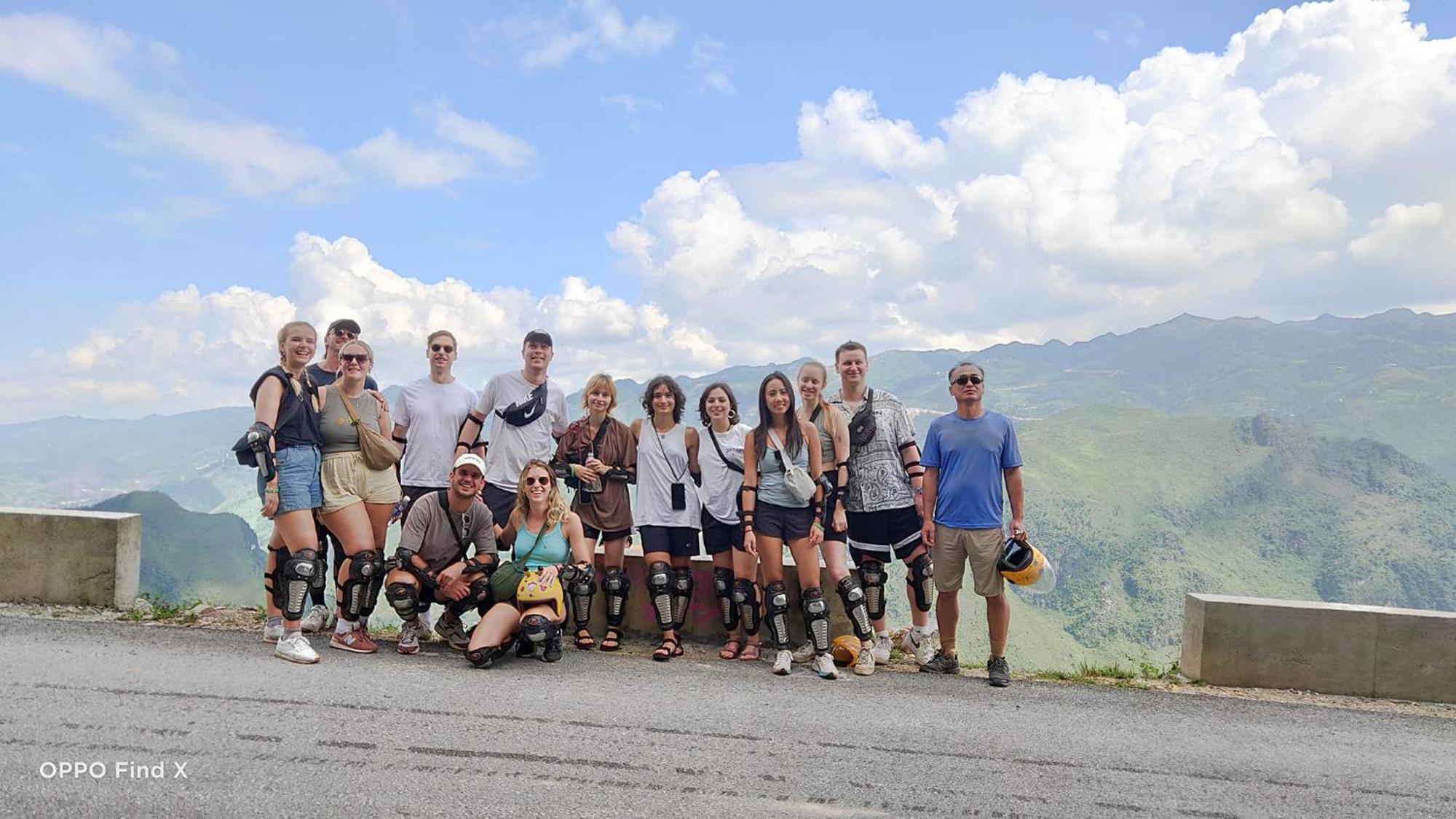 Felila Hostel & Tours Ha Giang Exteriör bild
